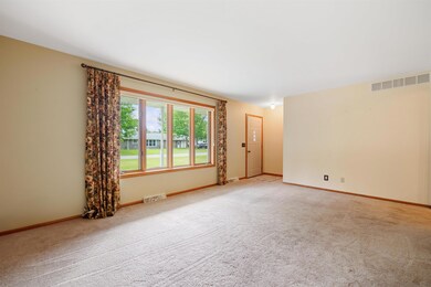 1578 N Sky Line Dr, Stevens Point, WI 54482 - photo 2