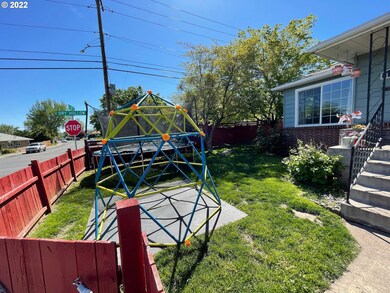 1628 E 13th St, the Dalles, OR 97058 - photo 3