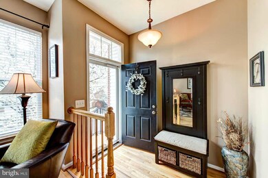 2562 James Monroe Cir, Herndon, VA 20171 - photo 3