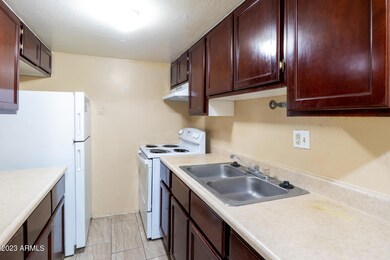 819 S Stapley Dr unit 8, Mesa, AZ 85204 - photo 7