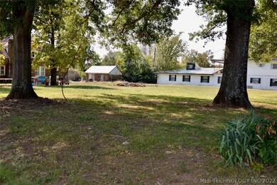 207 N Ferguson St, Henryetta, OK 74437 - photo 7