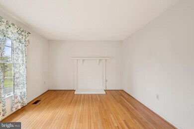 661 E G St, Purcellville, VA 20132 - photo 5