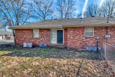 915 NW 10th St, Blue Springs, MO 64015 - photo 4