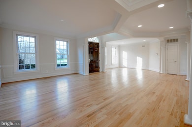 10032 Avenel Farm Dr, Potomac, MD 20854 - photo 5