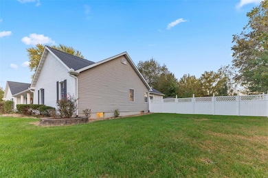 1001 Saddlewood Dr, Maryville, IL 62062 - photo 4