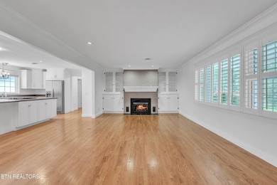 16-web-or-mls-615 Charles Seivers Blvd.-