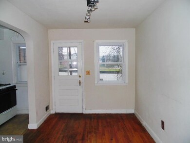 379 Marydell Rd, Baltimore, MD 21229 - photo 6