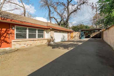 1205 Shady Creek Dr, Euless, TX 76040 - photo 3