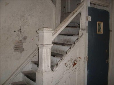 Entry/Foyer.