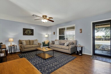 1512 W Trailmoor Dr, Fredericksburg, TX 78624 - photo 5