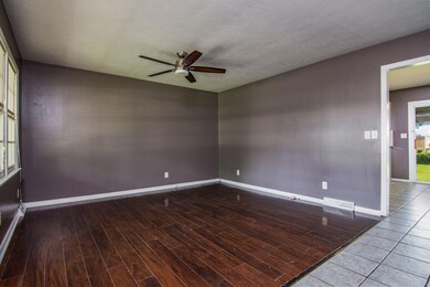 406LesterStWillard-2-LivingRoom(1)