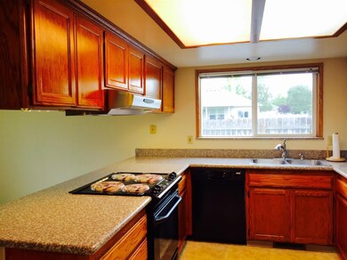 239 W Gregory Rd, Central Point, OR 97502 - photo 6