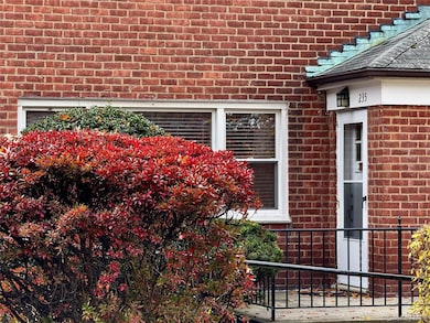 235 S Buckhout St unit 235, Irvington, NY 10533 - photo 2