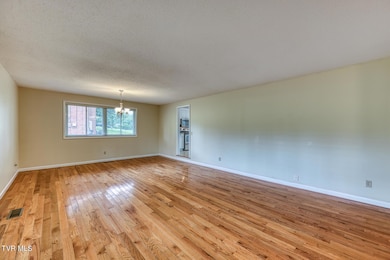 2233 Pendragon Rd-10