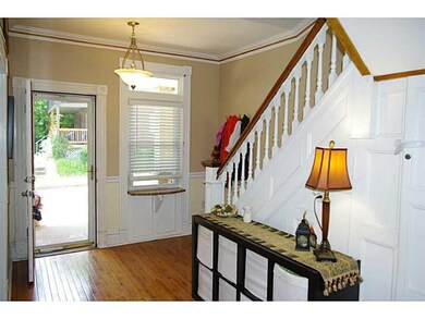 Entry/Foyer.