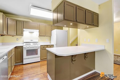 Kitchen w/Breakfast  Bar