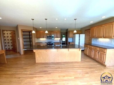 2208 SW Pondview Dr, Topeka, KS 66614 - photo 7