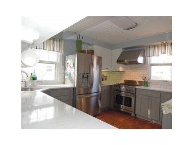 Kitchen. New stainless appliances, paint, subway t