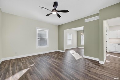 617 W 13th St, Davenport, IA 52803 - photo 5