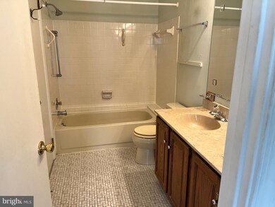 522 Bassett Ln, Norristown, PA 19403 - photo 7