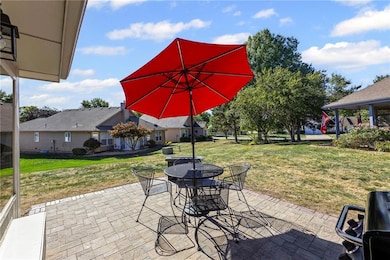 1009 SW 7th St, Lees Summit, MO 64081 - photo 2