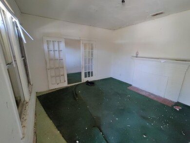 224 W 24 St 32206 living area2