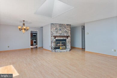 12508 Kembridge Dr, Bowie, MD 20715 - photo 2