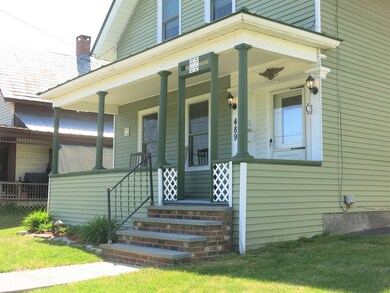 489 S Main St, White River Junction, VT 05001 - photo 3