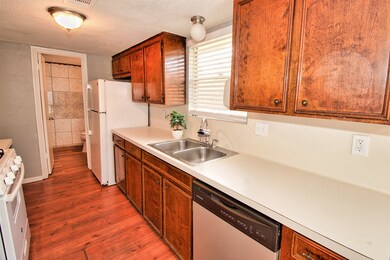 9708 Debbie Ln, Houston, TX 77038 - photo 4