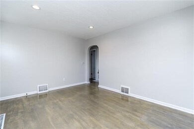 812 E 25th St, Des Moines, IA 50317 - photo 7