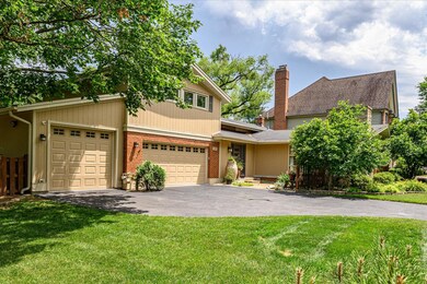 207 S Poplar Ave, Elmhurst, IL 60126 - photo 2