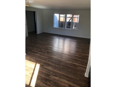 517 W 14th St, the Dalles, OR 97058 - photo 6