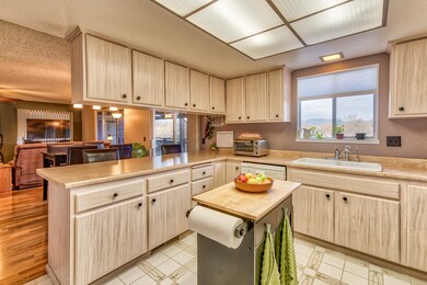 3410 Topaz Ct, Redding, CA 96001 - photo 5