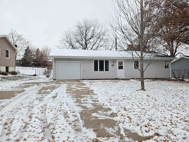 102 Cottage Dr, Norfolk, NE 68701 - photo 3