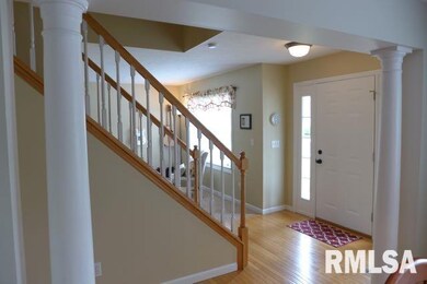 5511 N Deerfield Ct, Peoria, IL 61615 - photo 2