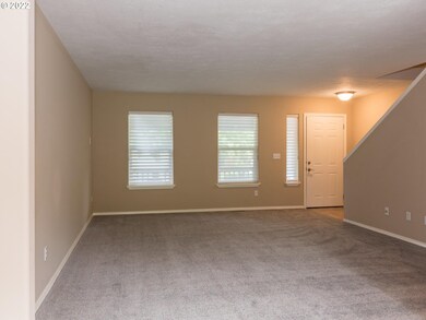 Living Room/Entrance