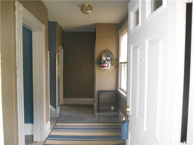 Entry/Foyer.