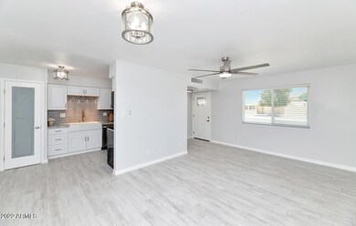 10844 N 108th Dr-large-006-020-10844 N 1