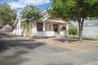 860 Nw 5th St Listing Photos - 16 of 21