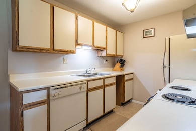 17 Blackstone Dr unit 36, Nashua, NH 03063 - photo 4