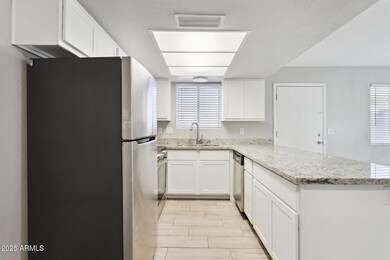 1426 E Mountain View Rd unit 4, Phoenix, AZ 85020 - photo 5