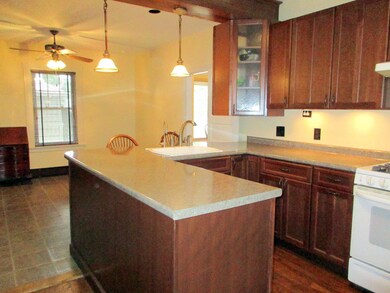 Kitchen & dining area