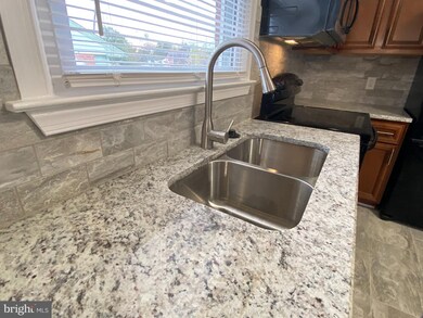 323 S Dupont Rd, Newport, DE 19804 - photo 3