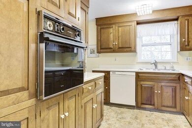 709 Maple Leaf Ln, Moorestown, NJ 08057 - photo 5