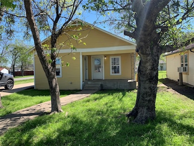 309 Avenue A, Ennis, TX 75119 - photo 2