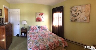 1233 Scott St, Davenport, IA 52803 - photo 2