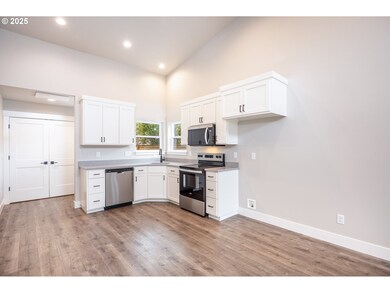 1380 Jacobs Dr, Eugene, OR 97402 - photo 6