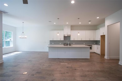 Kitchen featuring tasteful backsplash, an island 