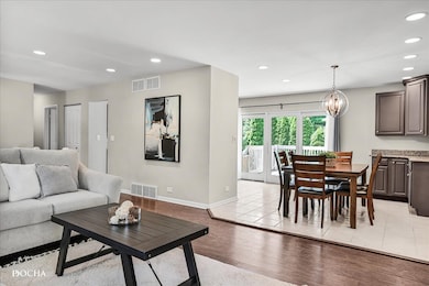 425 W Gartner Rd, Naperville, IL 60540 - photo 5