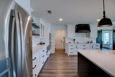 525 Kiowa Dr W, Gainesville, TX 76240 - photo 5